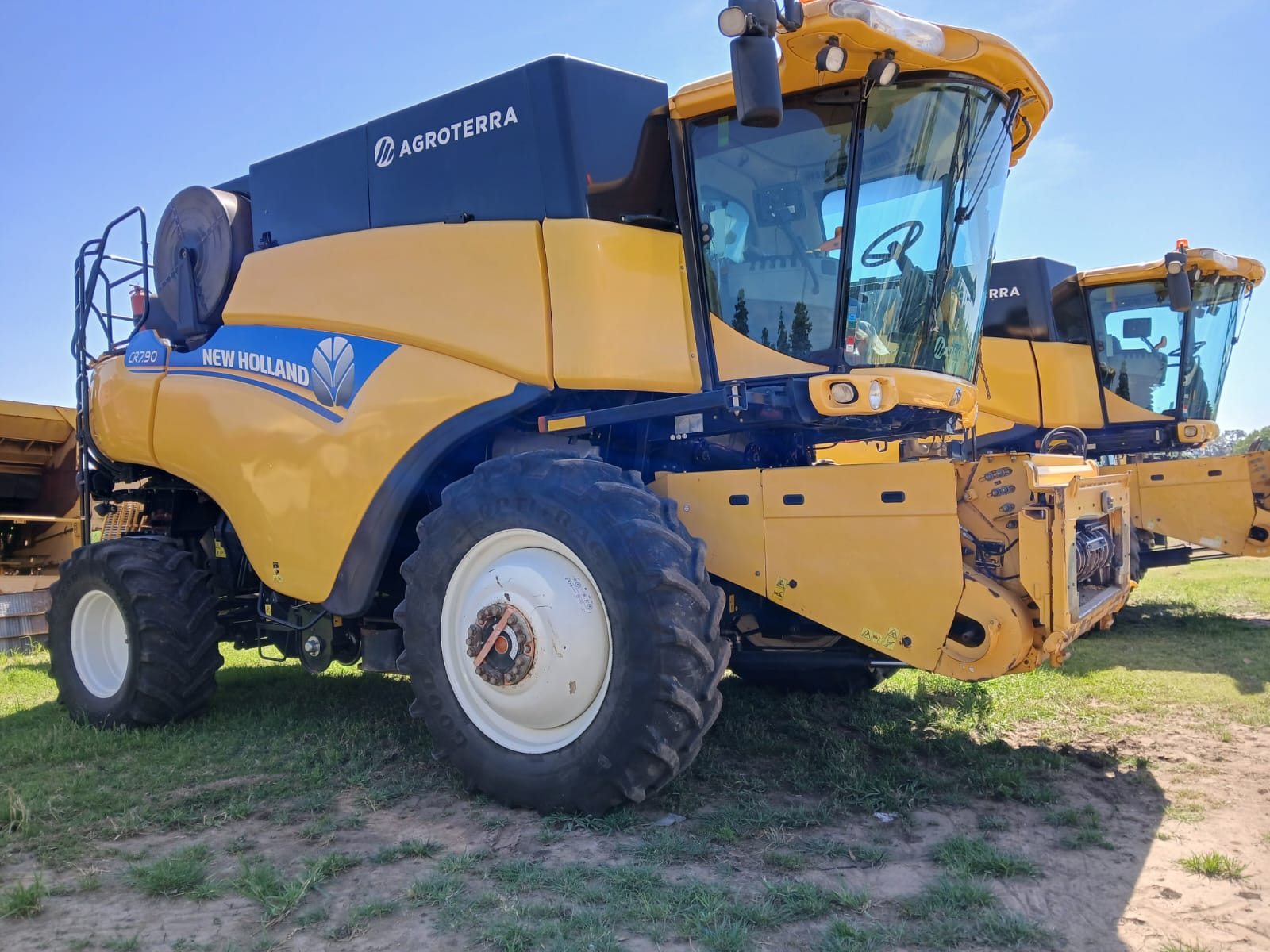 New Holland CR7.90
