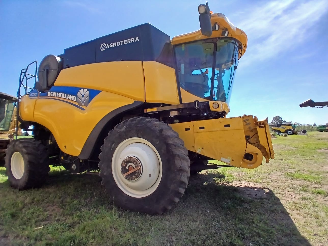 New Holland CR7.90